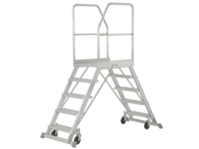 Escabeau mobile double accès