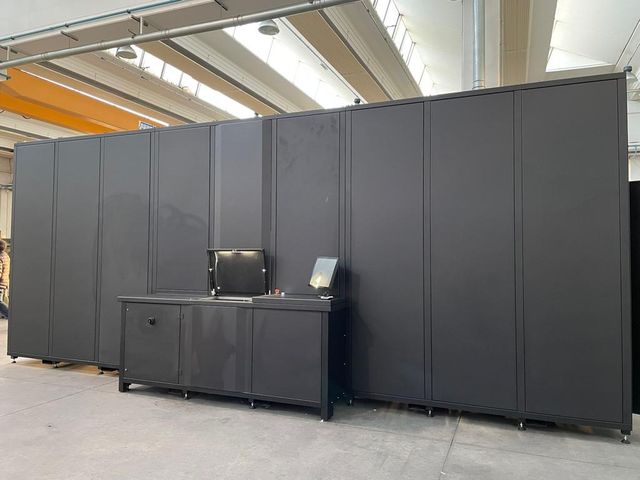Robot distributeur de pièces pour le personnel habilité avec gestion des retours