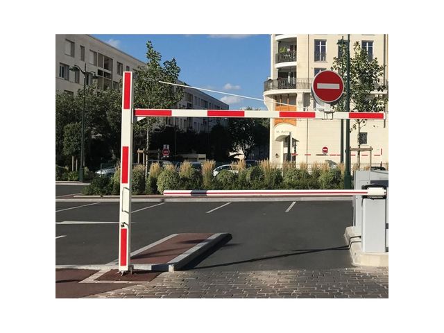 Demi-portique pivotant pour parking