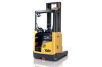 Chariot élévateur à mât rétractable inclinable