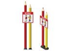 Totem école 2 crayons avec panneau école + figurines Arthur et Zoé