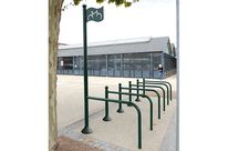 Arceau pour cycles et motos avec drapeau