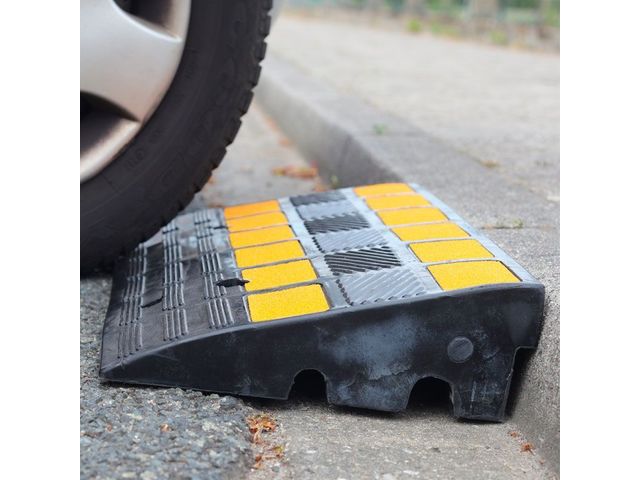 Rampe de franchissement de trottoir