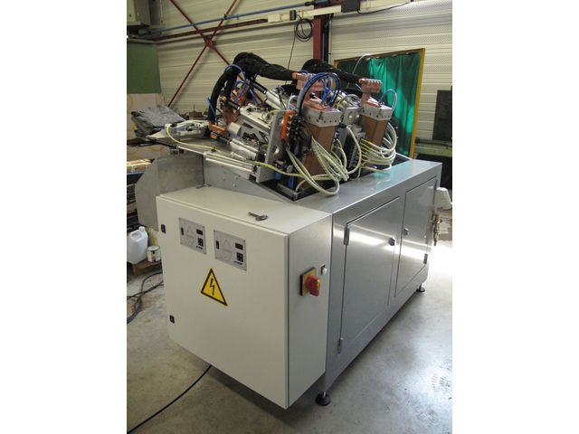 Machine d'assemblage par soudure