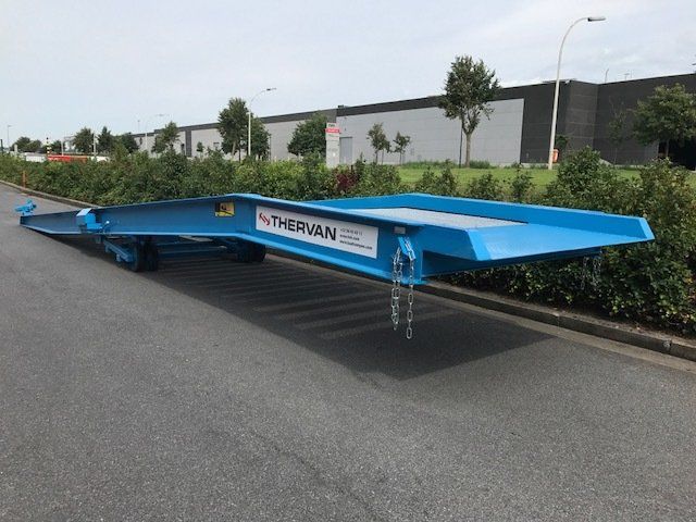 Rampe de chargement avec commande à pompe sur le côté capacité 10 T | THERVAN LRBR100