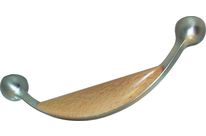 Poignée contemporaine à pattes - bois et métal