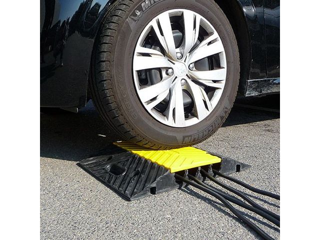 Passe-câbles à 4 canaux