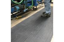 Revêtement de sol antidérapant | Surface striée