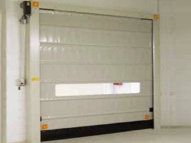 Porte rapide à empilement Vertigo marque GLG – TM DOCK