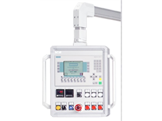 Poste automatique de remplissage, scellage par conduction opercules pré-découpés sur plastique et verre cosmétique et vissage