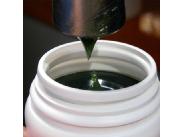 Conditionnement  de graisse en pots, tubes plastiques