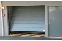 Porte de parking collective complète