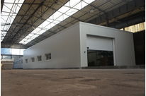 Hangar ou atelier préfabriquer en acier galvanisé 