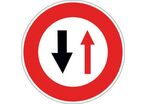 Panneau cédez le passage à la circulation en sens inverse - B15