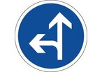 Panneau direction obligatoire tout droit ou à gauche - B21d2