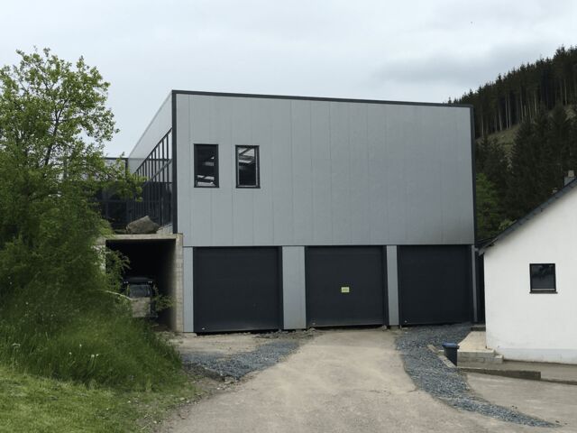 Bâtiment industriel fermé et isolé avec acrotère - 20,6x30x6m