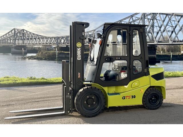 Chariot élévateur diesel | Clark GTS30D