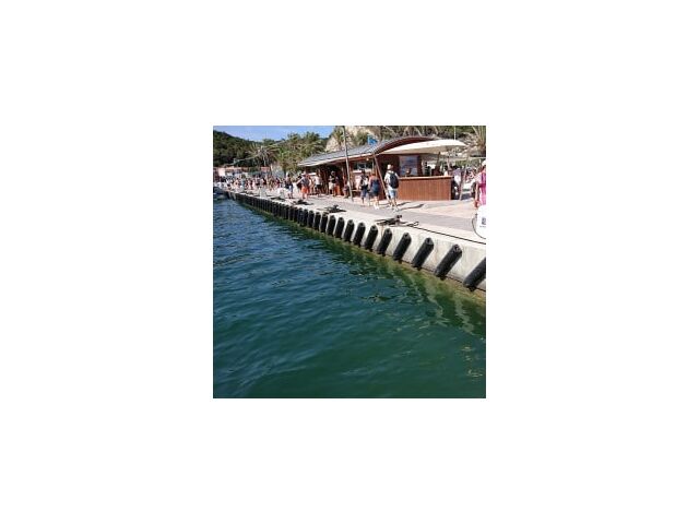 Butoir de quai en caoutchouc