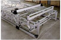 Châssis de profilés et techniques linéaires pour systèmes de découpage au jet d&amp;#039;eau