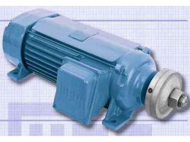 Moteur triphasé pour mandrin de scie