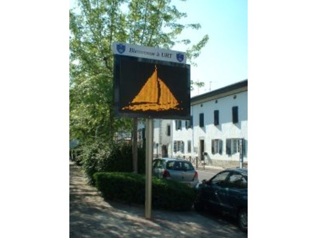 Afficheurs extérieurs AlphaEclipse StreetSmart 17 et 35 mm