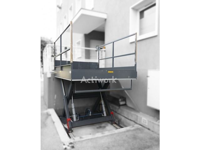 Tables élévatrices de quai pour chargement et déchargement de marchandises