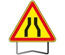 Panneaux de danger temporaire "AK3 Chaussée rétrécie" sur pieds T1 taille 700