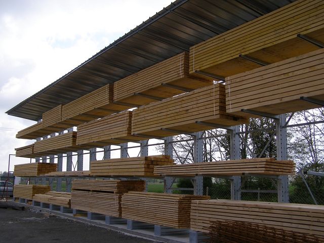Rack cantilever