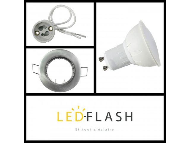 Kit spot led GU10 3 watt (eq. 30 watt) - Support gris - Couleur eclairage - Blanc chaud 3000°K. Type Support - Carré orientable 84mm
