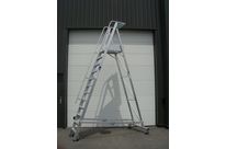 Echelle mobile avec plateau de travail