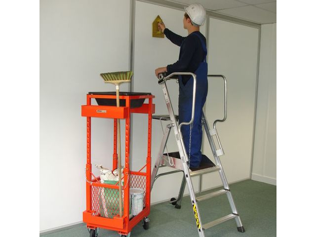 Chariot finisseur pour préparation et stockage de diverses matières