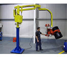 Elevateur de charges DALMEC avec dispositif pour le retournement et la vidange de fûts