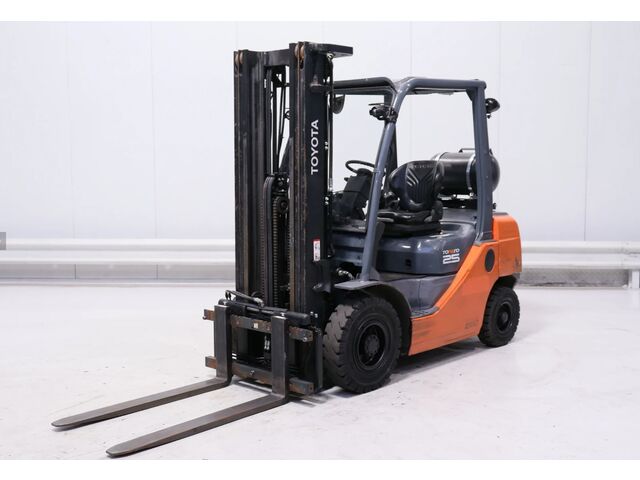 Chariot élévateur occasion | Toyota 02-8-FGF-25 I Gaz I 2019 I 9 366h