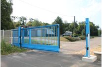 Portail autoportant motorisé en aluminium