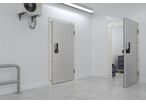 Porte battante pour chambre froide et grand froid