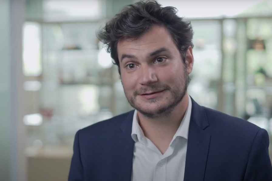 [Vidéo] Découvrez le métier d’Adrien sur les équipements aéroportés 