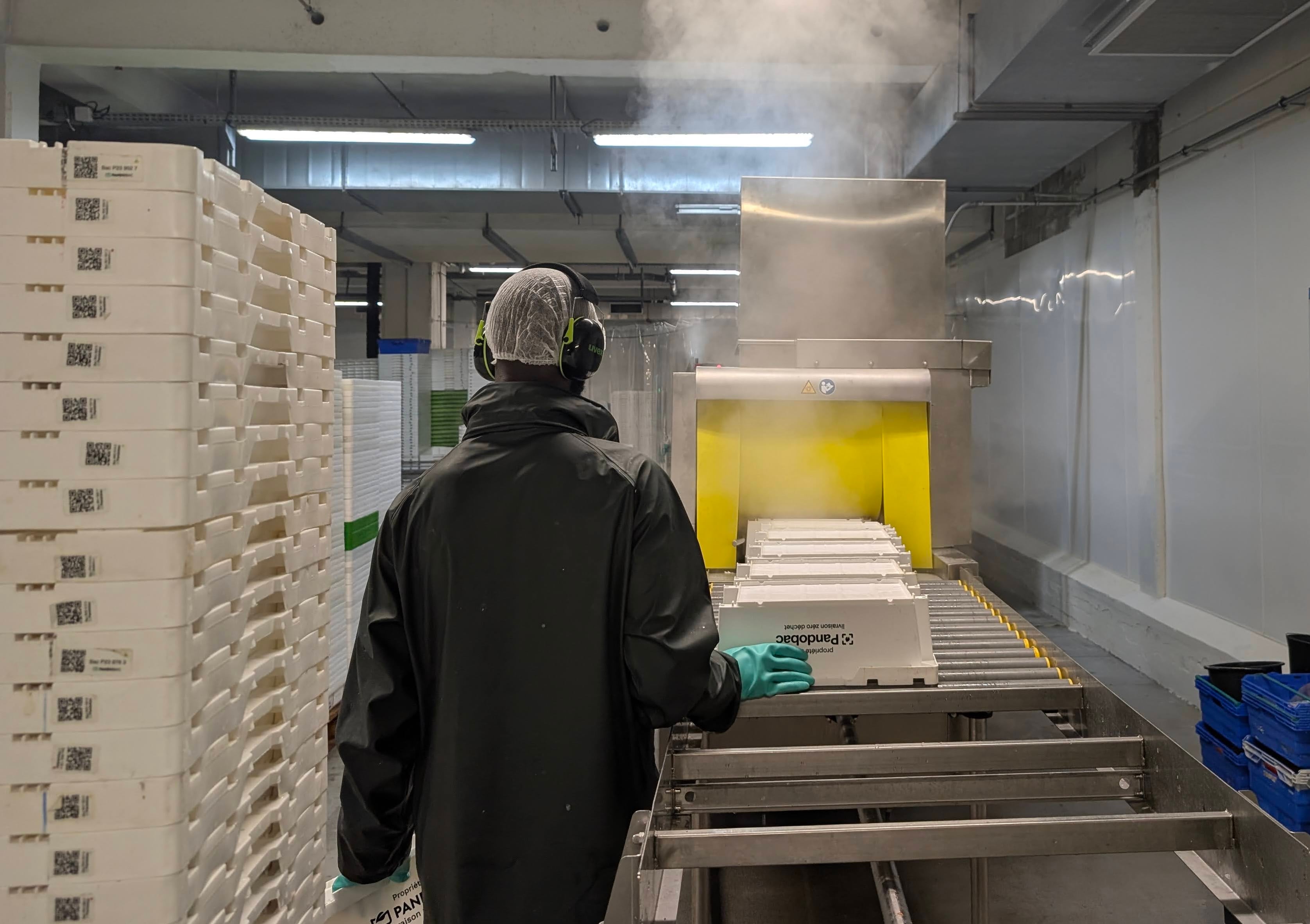 Réemploi : Pandobac choisit les étiquettes « durcies » d’Inotec pour tracer ses bacs alimentaires