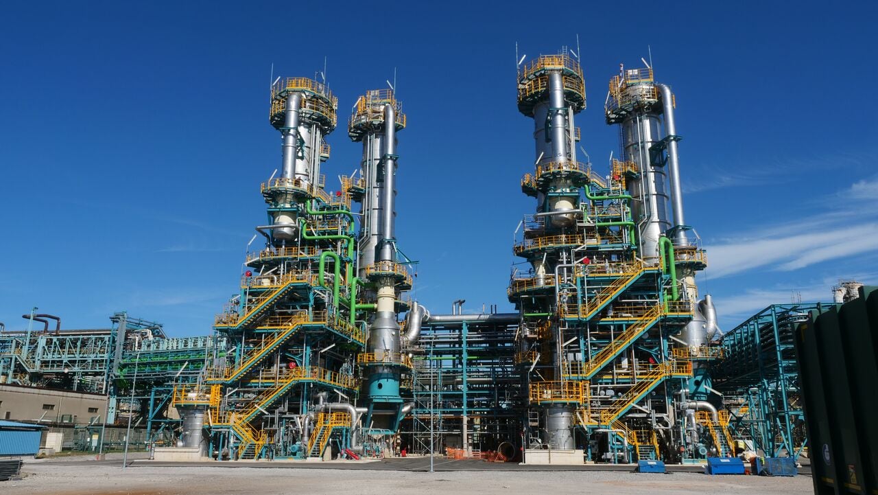 L’un des plus gros investissements jamais réalisés par Arkema en France : Sur la plateforme de Carling Saint-Avold, le groupe chimique démarre sa nouvelle unité de purification d’acide acrylique