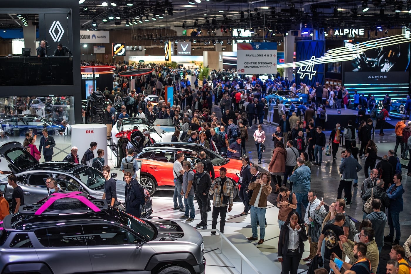 Le Mondial de l’automobile, une «fête populaire» pour tester la résistance des constructeurs européens face à l’offensive chinoise