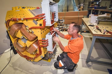 L’entreprise a «retrouvé une trajectoire durable de croissance» : le fabricant d’éléctroaimants pour accélérateurs de particules Sigmaphi inaugure une nouvelle usine près de Vannes