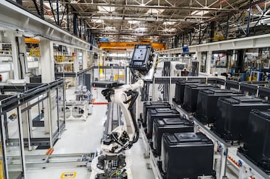 Sa nouvelle presse XXL fabrique un bac à déchets toutes les deux minutes : Sulo a investi 10 millions d’euros dans son usine de Langres