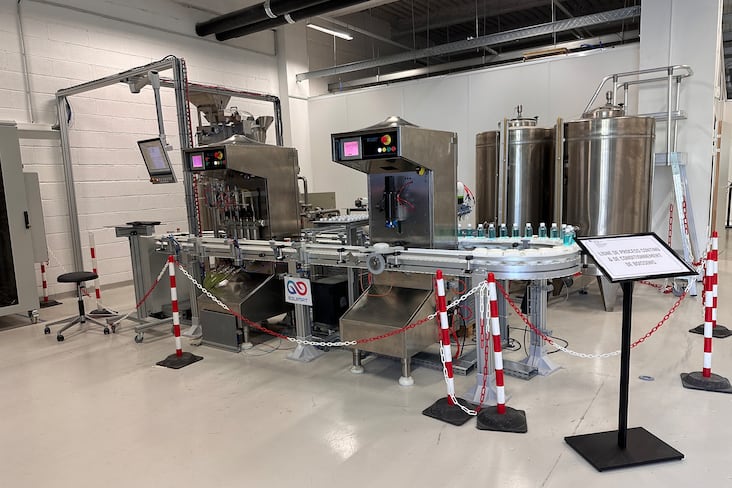 La mini-ligne de remplissage complète le dispositif du centre d'innovation du CMQE de l’université d’Évry Paris-Saclay.