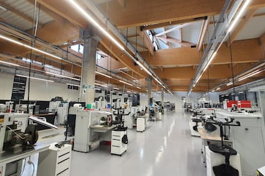 Fabricant d'articles métalliques pour le luxe, SFMI inaugure son usine à 20 millions d'euros dans le Doubs