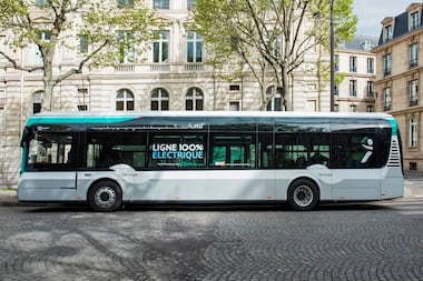 115 postes en sursis : le groupe Bolloré arrête la production des bus électriques Bluebus et recentre sa filiale Blue Solutions sur la fabrication de batteries solides de «génération 4»
