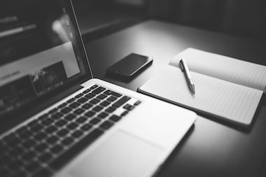 Dans le sillage de l’IA générative, l’IA agentique promet de mettre fin aux “bullshit jobs” dans les entreprises
