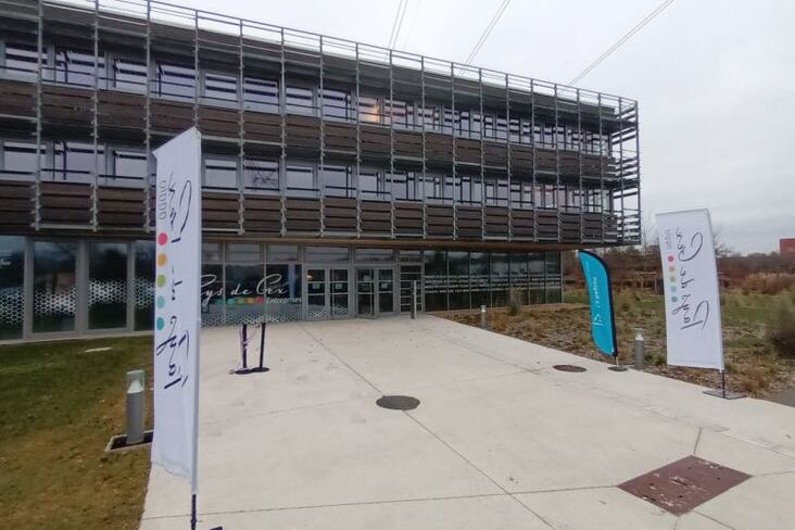 Le réseau de chaleur et de froid du pays de Gex (Ain) alimentera quelque 5800 logements, un centre nautique et des bureaux. Sa puissance maximale atteindra 45 GWh par an.