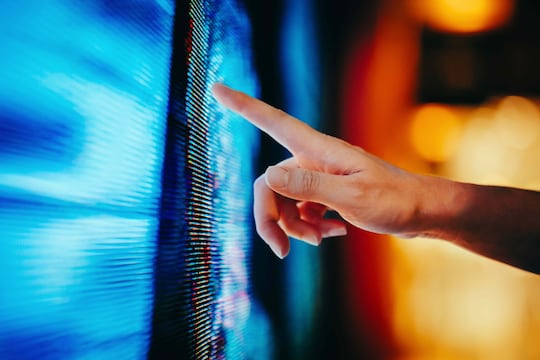 L’intelligence hybride : quel futur pour l’intelligence humaine face à l’IA ?
