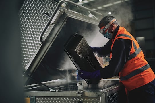Nettoyage des pièces industrielles: comment protéger au mieux ses salariés ?