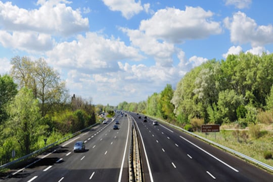 Des solutions pour rendre la conduite sur toute plus sûre