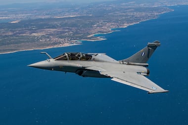 Le pilote de F1 Charles Leclerc s'essaie au pilotage d'un Rafale